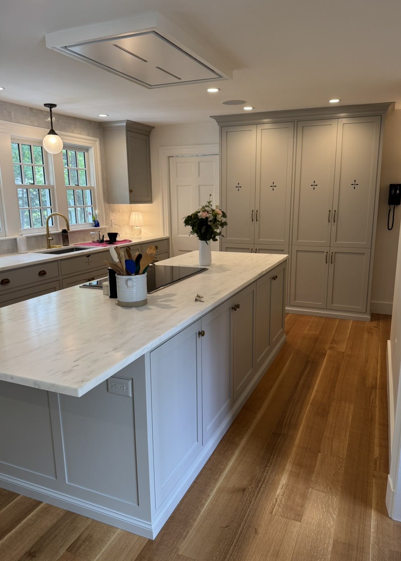 Wellesley Kitchen — 4 Island & Pantry