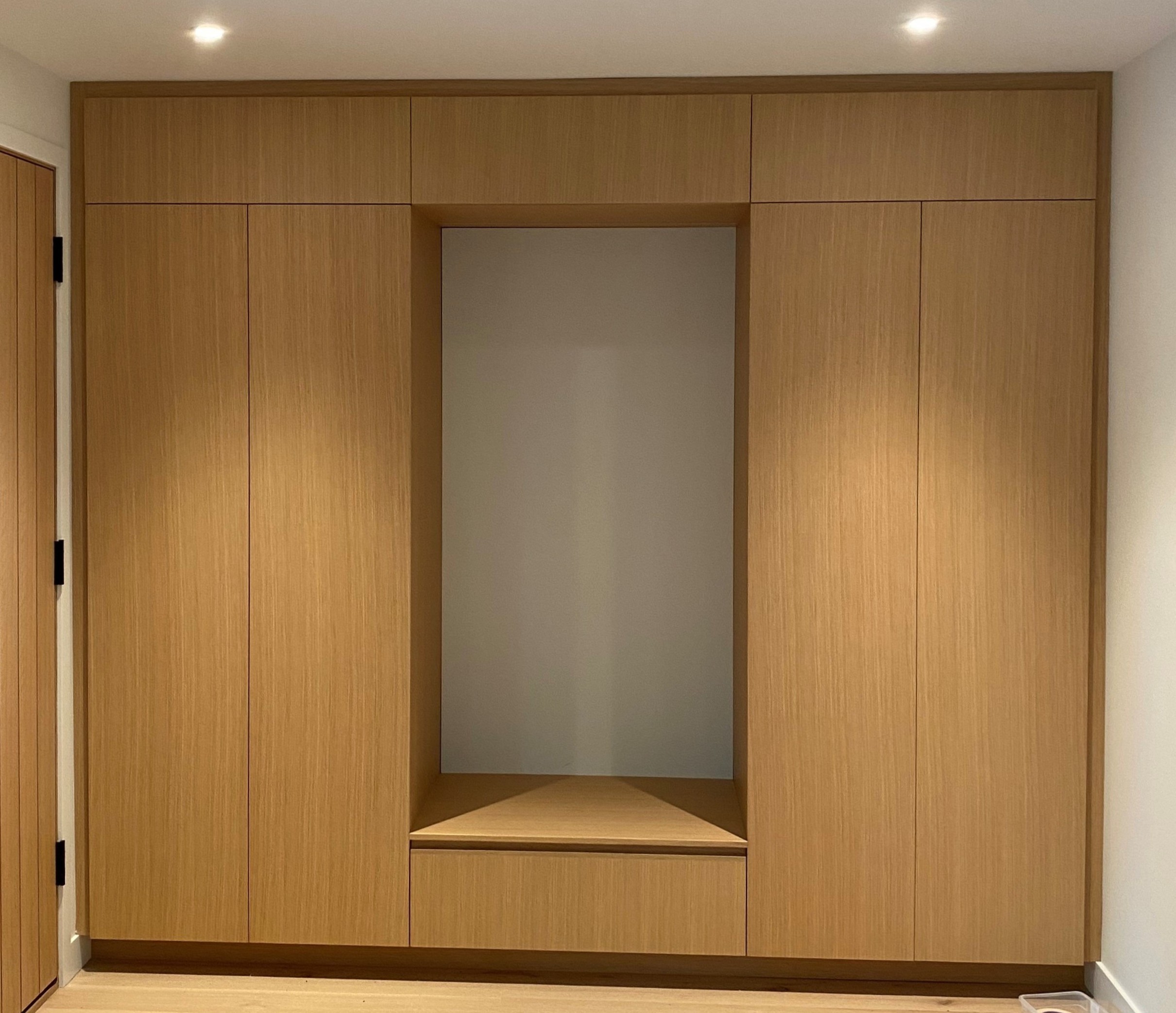 Cambridge Entryway & Entertainment Wall